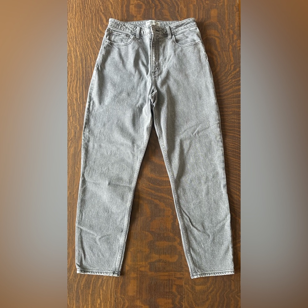 Abercrombie Mom Jean High Rise 29 / 8L long Curve Love Gray
